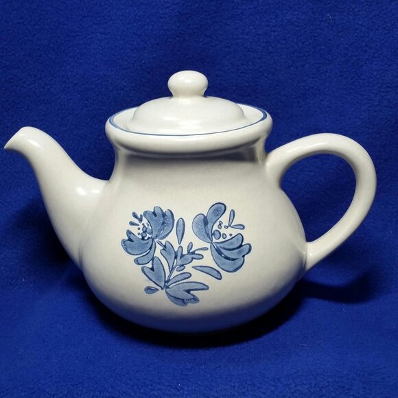 Pfaltzgraff Yorktowne Teapot 5 Cup Stoneware Country Kitchen USA Backstamp - Picture 2 of 11